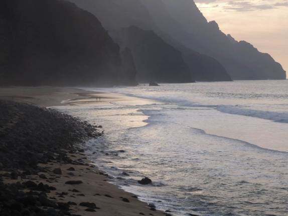 Chegando à Kalalao Beach no final da tarde, na Na'Pali Coast, em Kauai, no Havaí